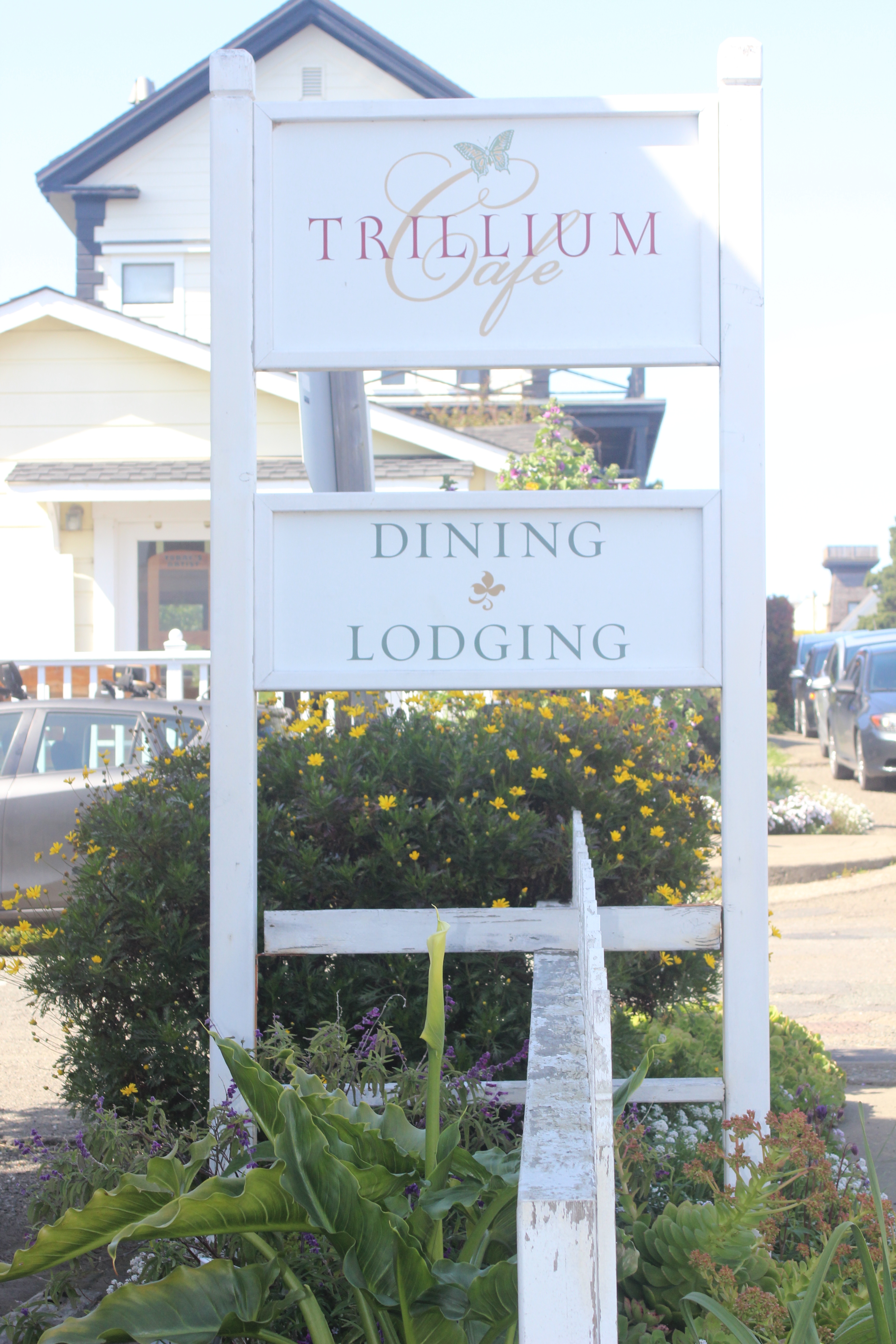 Trillium Cafe in Mendocino from the street